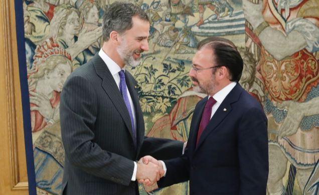 Su Majestad el Rey recibe el saludo del secretario de Relaciones Exteriores de México, Luis Videgaray