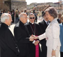 Su Majestad la Reina Doña Sofía recibe el saludo del presidente de la Conferencia Episcopal Española y cardenal arzobispo de Valladolid, Ricardo Blázq