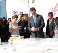 Los Reyes visionan algunos de los alimentos del Programa Mundial de Alimentos de Las Palmas de Gran Canaria