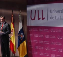 Su Majestad el Rey durante su intervención en el acto con motivo del 225º aniversario de la Universidad de La Laguna