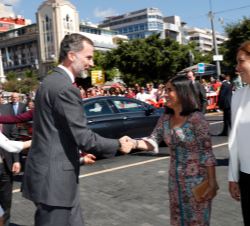 Su Majestad el Rey recibe el saludo de la presidenta del Parlamento de Canarias, Carolina Darias