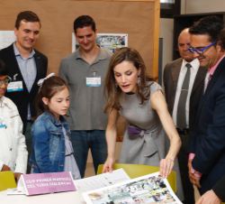 Doña Letizia con los alumnos del CEIP Primer Marqués de Turia de Valencia