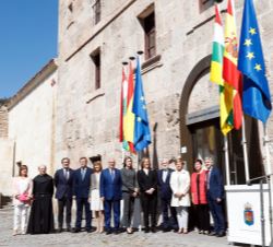 Su Majestad la Reina, junto a las autoridades, organizadores y ponentes