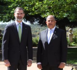 Su Majestad el Rey junto al Presidente de la República de Costa Rica, Sr. Luis Guillermo Solís Rivera