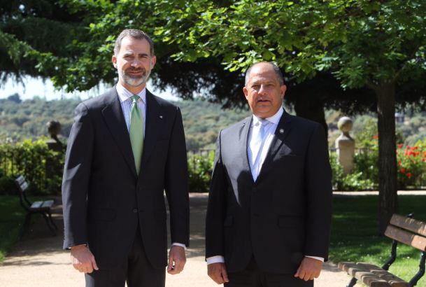 Su Majestad el Rey junto al Presidente de la República de Costa Rica, Sr. Luis Guillermo Solís Rivera