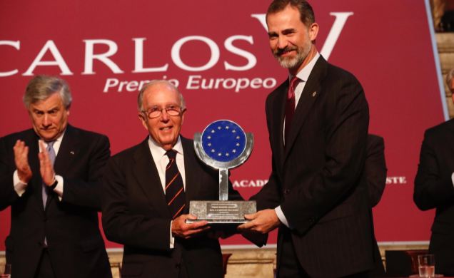 Su Majestad el Rey hace entrega del "Premio Europeo Carlos V" a Marcelino Oreja