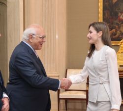 Su Majestad la Reina junto al presidente de la Fundación de Ayuda contra la Drogadicción (FAD), Ignacio Bayón Marine