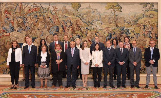 Doña Letizia, acompañada de una representación de la Fundación de Ayuda contra la Drogadicción (FAD) y de las entidades que trabajan conjuntamente en 