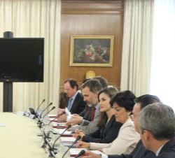Don Felipe y Doña Letizia durante el desarrollo de la reunión