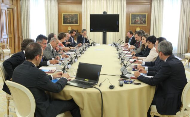 Don Felipe y Doña Letizia durante el desarrollo de la XIX reunión de la Comisión Delegada de la Fundación Princesa de Girona
