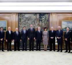 Su Majestad el Rey junto a los Rectores de la Unión Iberoamericana de Universidades y Presidentes de las Cortes Supremas y Constitucionales de Iberoam