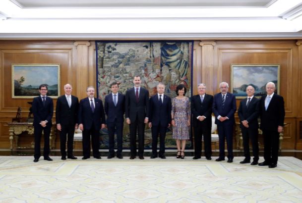 Su Majestad el Rey junto a los Rectores de la Unión Iberoamericana de Universidades y Presidentes de las Cortes Supremas y Constitucionales de Iberoamérica