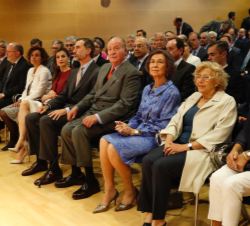 Sus Majestades los Reyes en primera fila de asientos