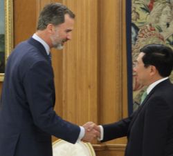 Su Majestad el Rey recibe al  Vice Primer Ministro y Ministro de Asuntos Exteriores de la República Socialista de Vietnam, Pham Binh Minh
