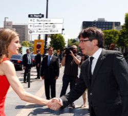 Su Majestad la Reina recibe el saludo del presidente de la Generalitat de Cataluña
