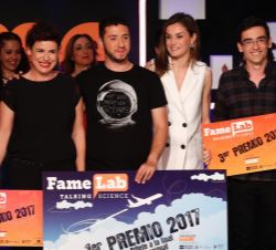 Doña Letizia, con los tres premiados en Famelab España 2017, Pedro Daniel Pajares, Ana Peiró y Pablo Izquierdo