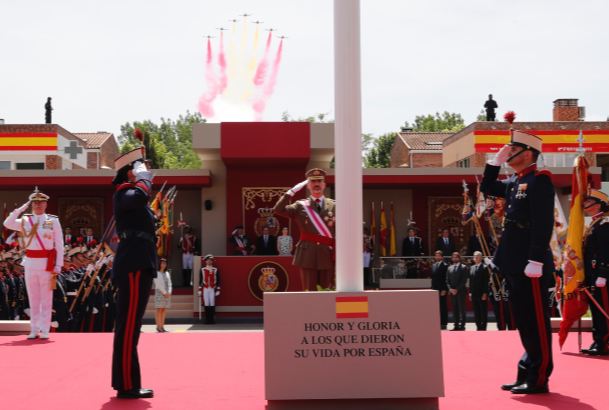 Su Majestad el Rey durante el Toque de Oración por los militares que dieron su vida por España