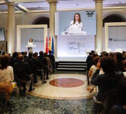 Vista general de la sala durante la intervención de Su Majestad la Reina