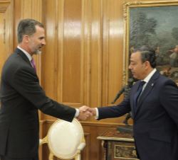 Su Majestad el Rey recibe el saludo del presidente del Comite Ejecutivo del Consejo General de Dentistas de España, Óscar Castro Reino