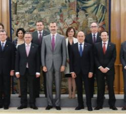 Don Felipe junto al equipo rectoral de la Universdad Politécnica de Madrid
