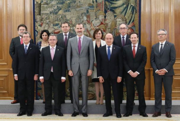 Don Felipe junto al equipo rectoral de la Universdad Politécnica de Madrid
