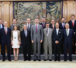 Fotografía de grupo de Don Felipe con a la Junta Directiva del Club de Exportadores e Inversores Españoles