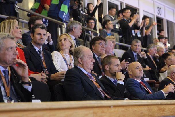 Su Majestad el Rey Don Juan Carlos acompañado por Aleksander Ceferin, presidente de la UEFA durante el desarrollo del encuentro