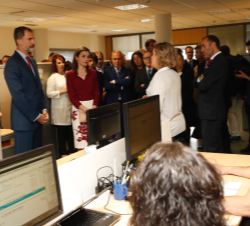 Don Felipe y Doña Letizia durante su recorrido por las instalaciones del Centro Nacional de Tecnología y Seguridad Alimentaria - CNTA