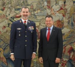 Su Majestad el Rey junto al Sr. Peter Maurer, Presidente del Comité Internacional de la Cruz Roja