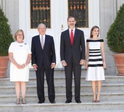 Sus Majestades los Reyes y Sus Excelencias el Presidente de la República del Perú, Pedro Pablo Kuczynski, y señora Nancy Lange, antes del almuerzo cel