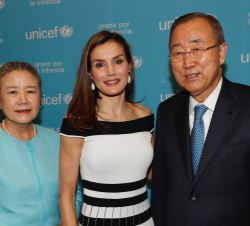 Doña Letizia junto a Ban Ki-Moon y su esposa Yoo Soon-Taek