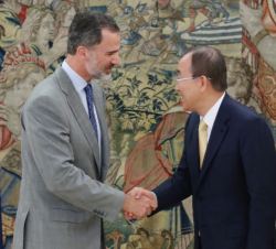 Su Majestad el Rey saluda al ex secretario general de las Naciones Unidas, Ban Ki-moonel Rey recibe al ex secretario general de las Naciones Unidas, B