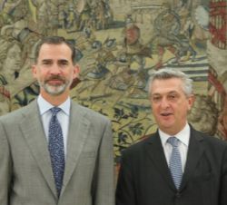 Don Felipe junto a Filippo Grandi