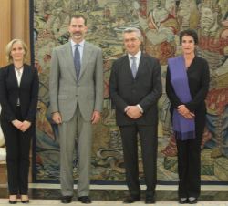 Su Majestad el Rey, el alto comisionado de las Naciones Unidas para los Refugiados, Filippo Grandi, la secretaria general de Inmigración y Emigración,