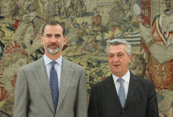 Don Felipe junto a Filippo Grandi