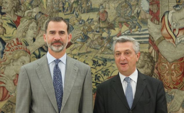 Don Felipe junto a Filippo Grandi