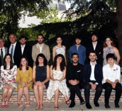 Doña Letizia con los patronos y con los becarios
