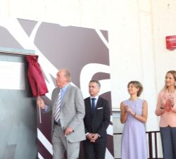 Don Juan Carlos junto a la Infanta Doña Elena, el lehendakari del Gobierno Vasco y la ministra de Agricultura, Pesca, Alimentación y Medio Ambiente, d