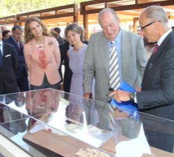 Su Majestad el Rey Don Juan Carlos junto a Su Alteza Real la Infanta Doña Elena, el lehendakari del Gobierno Vasco y la ministra de Agricultura, Pesca