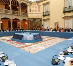 Vista general del Patio de los Austrias durante la reunión