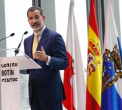 Don Felipe durante sus palabras en la inauguración del Centro Botín
