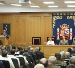 Vista general del Aula Magna del CESEDEN, durante el acto del clausura del XVIII Curso de Estado Mayor de la Escuela Superior de las Fuerzas Armadas, 