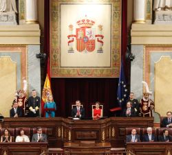 Tribuna presidencial durante la intervención de la presidenta del Congreso de los Diputados