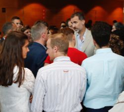 Su Majestad el Rey conversa profesores del programa “Cómo educar el talento emprendedor”