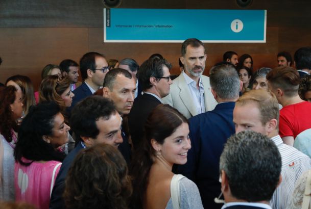 Don Felipe junto a profesores del programa “Cómo educar el talento emprendedor”