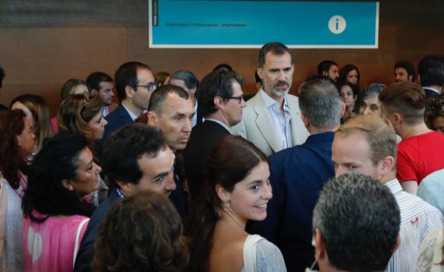 Don Felipe junto a profesores del programa “Cómo educar el talento emprendedor”