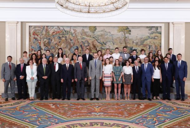 Don Felipe y Doña Letizia junto a los asistentes a la audiencia