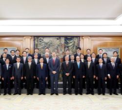 Su Majestad el Rey junto a la delegación de la Patronal japonesa Nippon Keidanrn