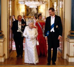 Sus Majestades los Reyes, Su Majestad la Reina del Reino Unido de la Gran Bretaña e Irlanda del Norte y Su Alteza Real el Duque de Edimburgo