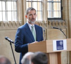 Don Felipe durante su intervención en el almuerzo ofrecido en la Universidad de Oxford